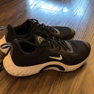 Nike Training Renew In-Season 11 Sneakers (Womens 7.5)